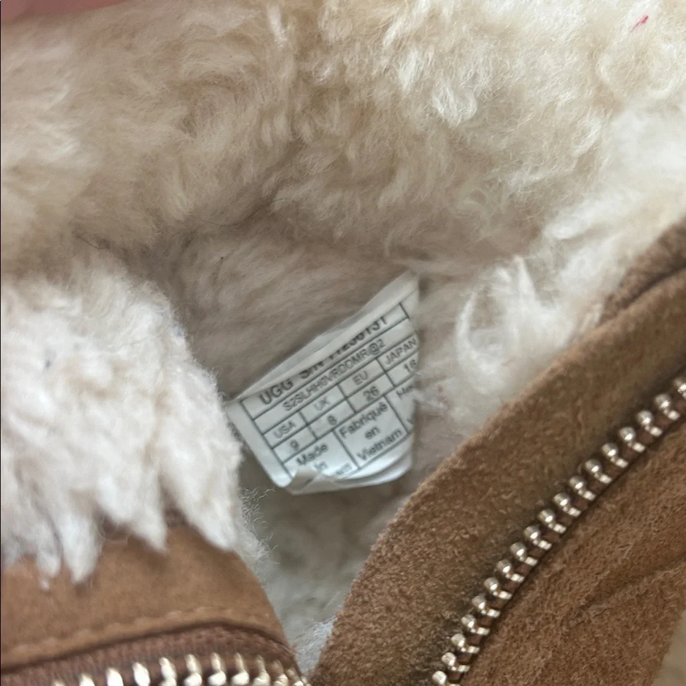 UGG Bailey Zip Short Boot‎ Size 9 Toddler
